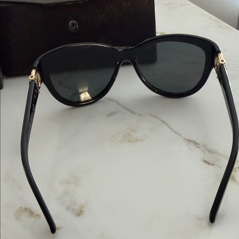 Gucci Black and Gold Sunglasses - Picture 8 of 9